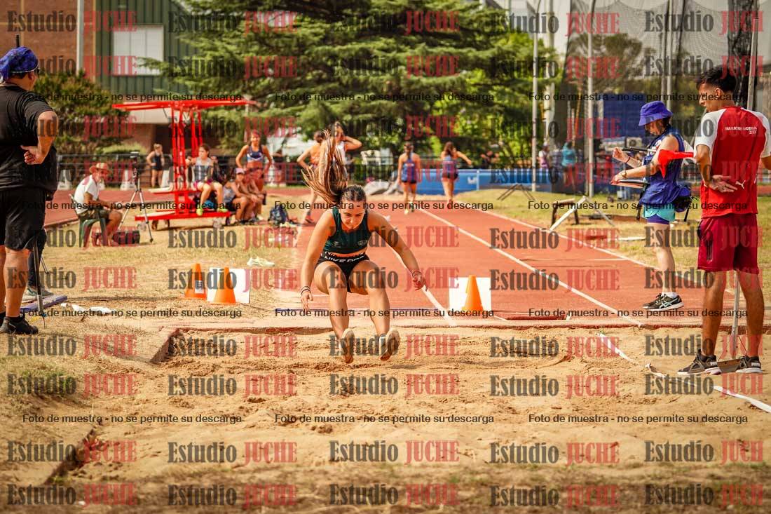 Fotos del salto en largo de mujeres