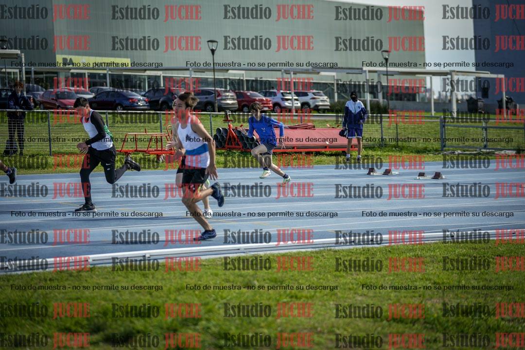 Fotos de los 100 m llanos de varones - U17
