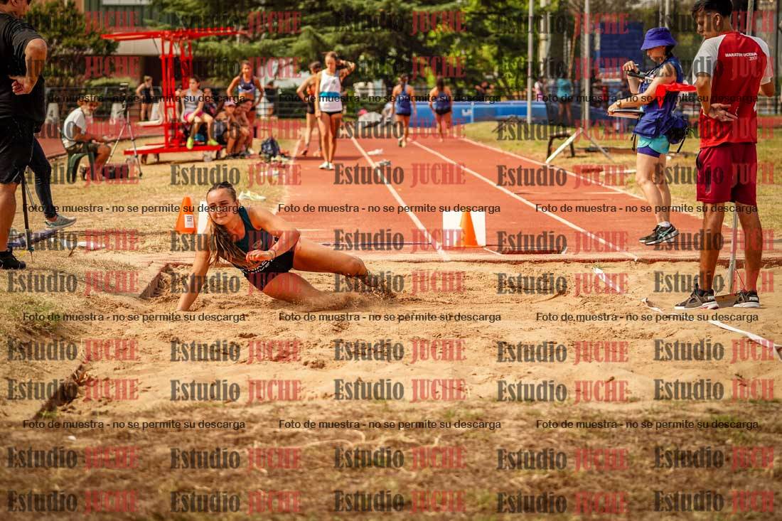 Fotos del salto en largo de mujeres