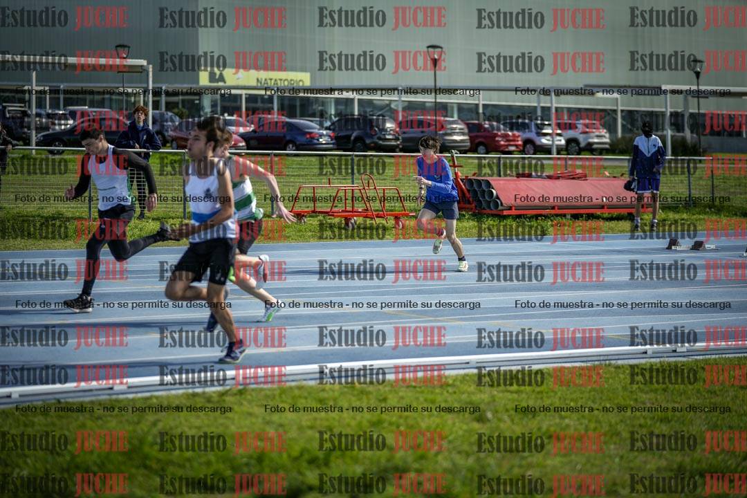 Fotos de los 100 m llanos de varones - U17