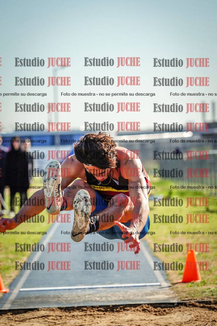 Fotos del salto en largo de varones