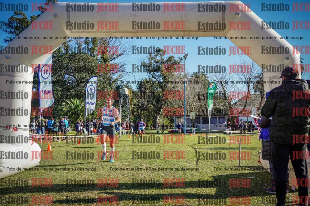 Fotos de la llegada del cross de 4000 m - varones
