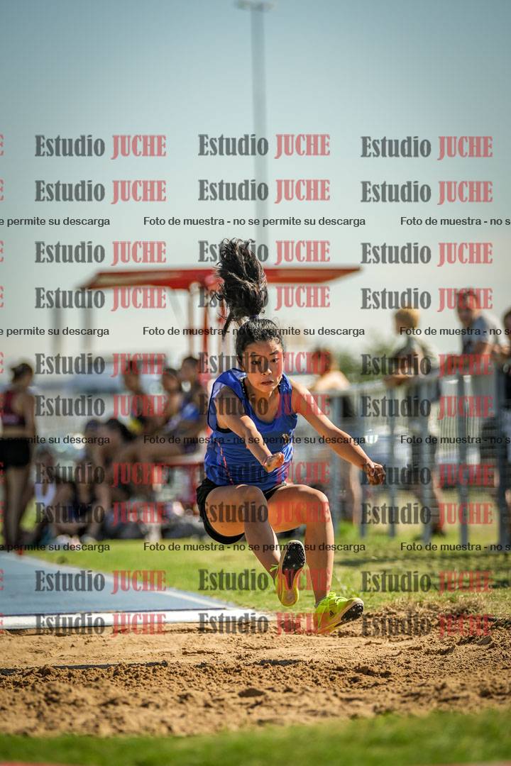 Fotos del salto en largo de mujeres - mayores