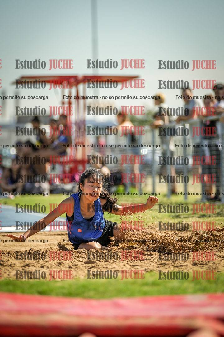 Fotos del salto en largo de mujeres - mayores