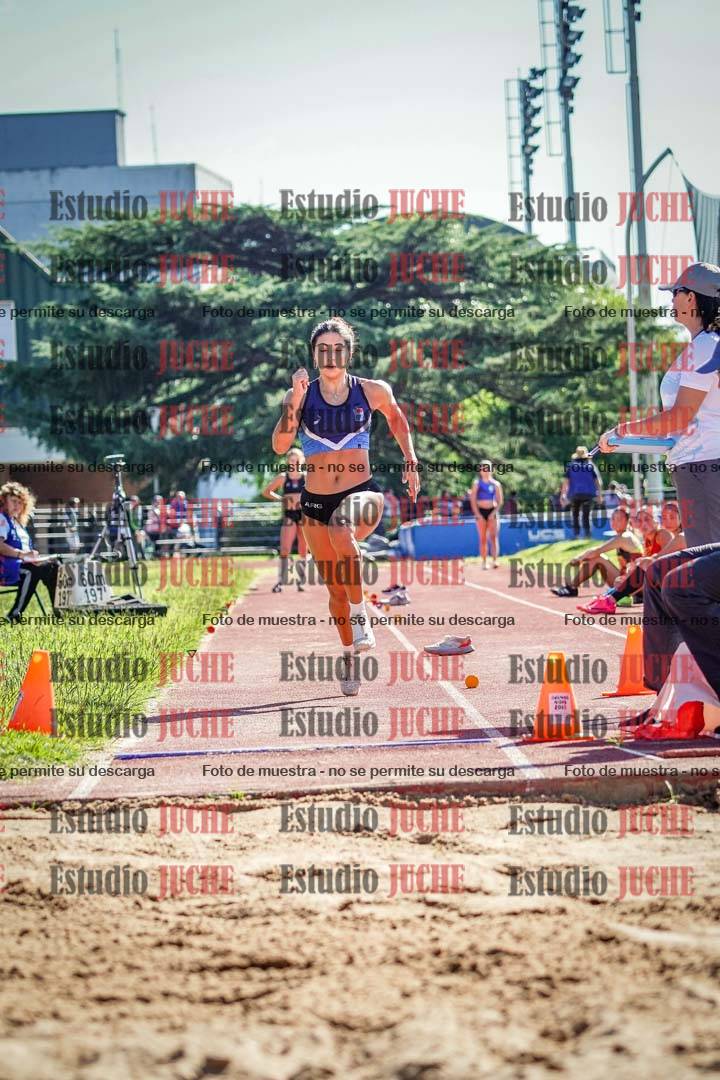 Fotos del salto en largo de mujeres