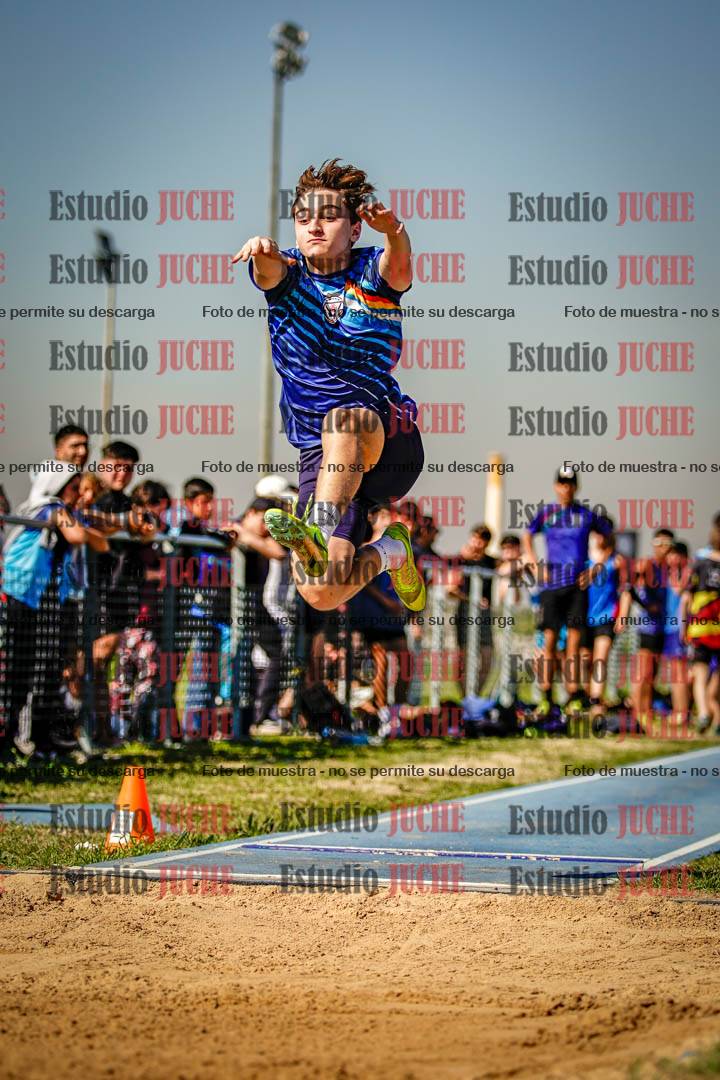 Fotos del salto en largo de varones