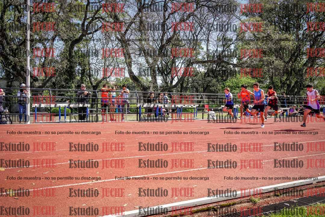 Fotos de los 80 m llanos de varones
