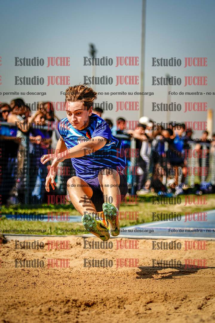 Fotos del salto en largo de varones