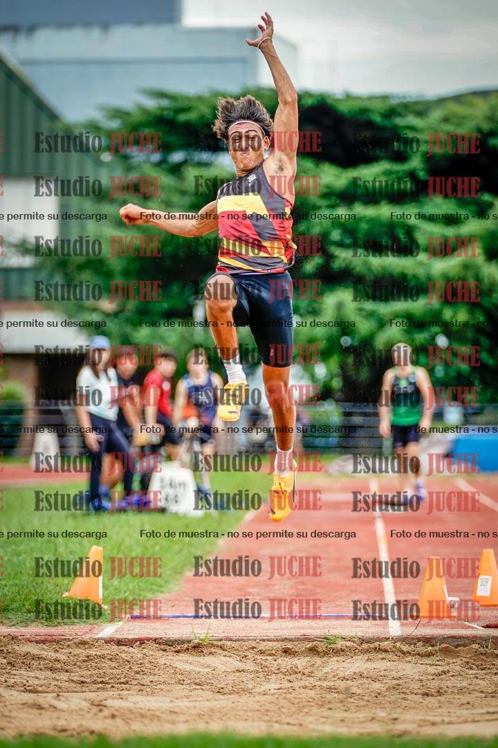 Fotos del salto en largo de varones