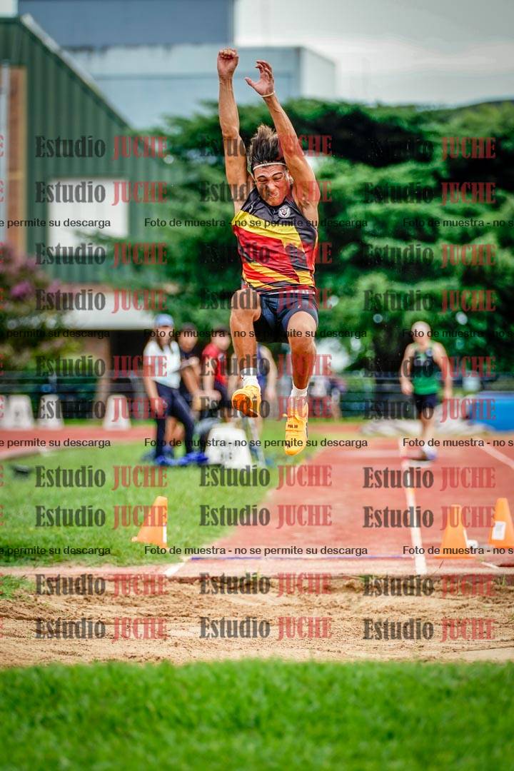 Fotos del salto en largo de varones