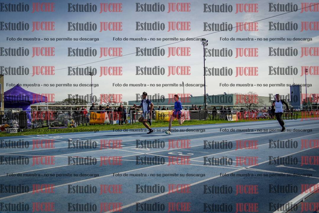 Fotos de los 100 m llanos de varones - U17