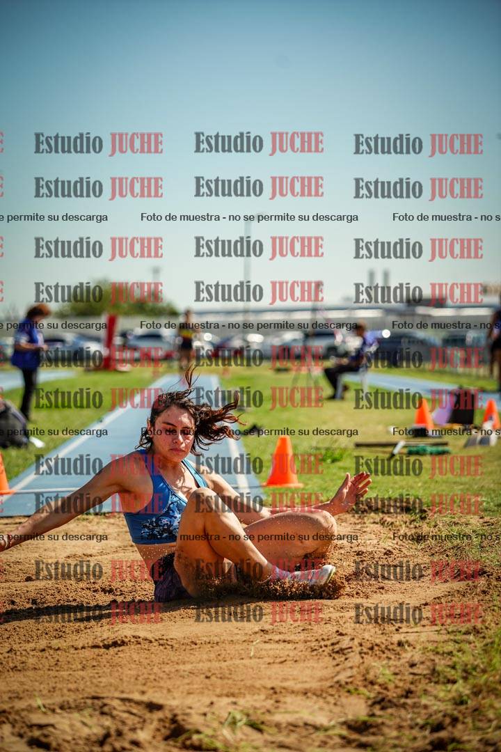 Fotos del salto en largo de mujeres - mayores