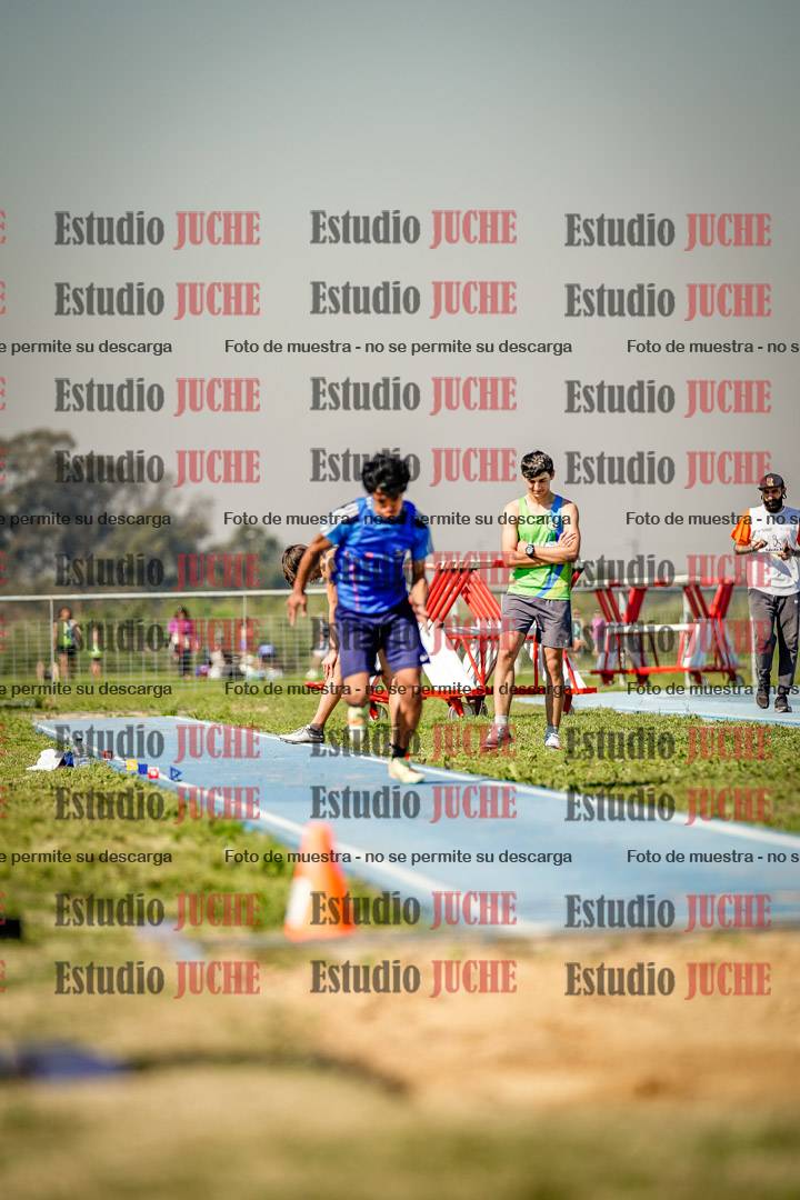 Fotos del salto en largo de varones