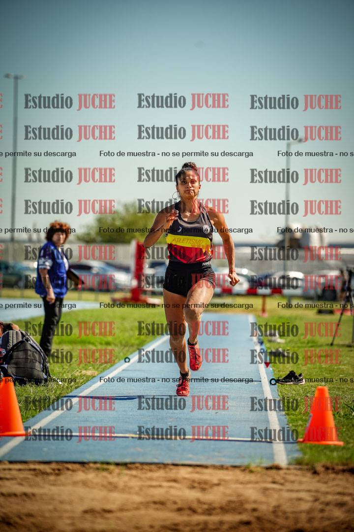 Fotos del salto en largo de mujeres - mayores