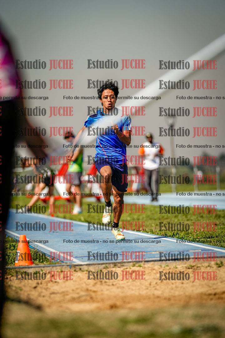 Fotos del salto en largo de varones