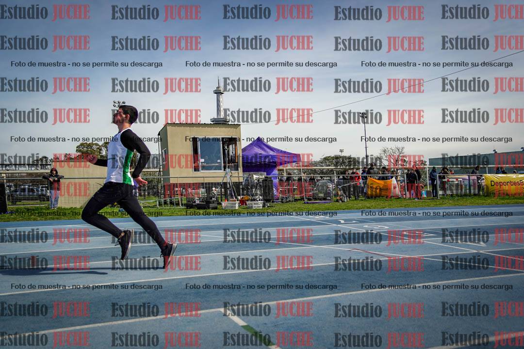 Fotos de los 100 m llanos de varones - U17