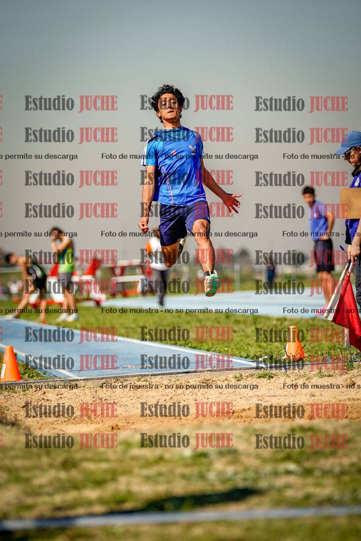 Fotos del salto en largo de varones