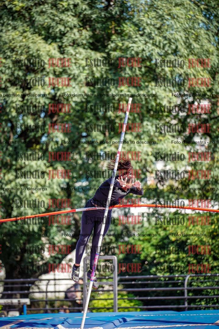 Fotos del salto con garrocha de mujeres y varones