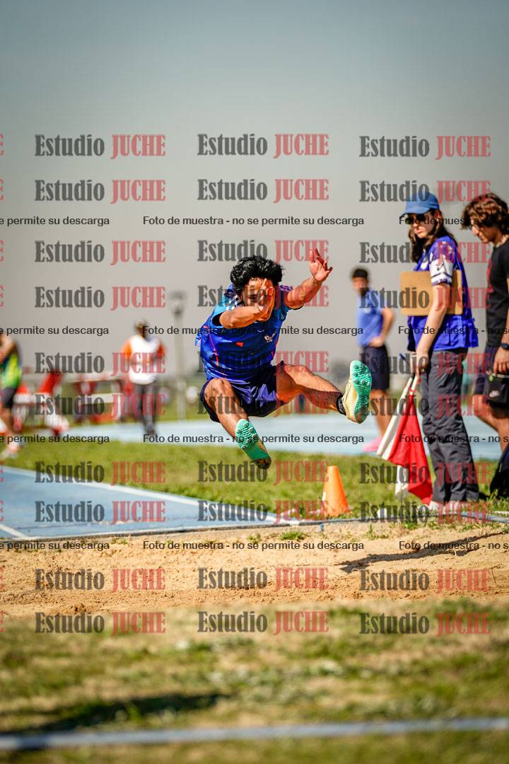 Fotos del salto en largo de varones