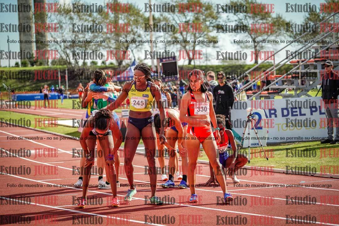 Fotos de algunos extras y podios del día 3