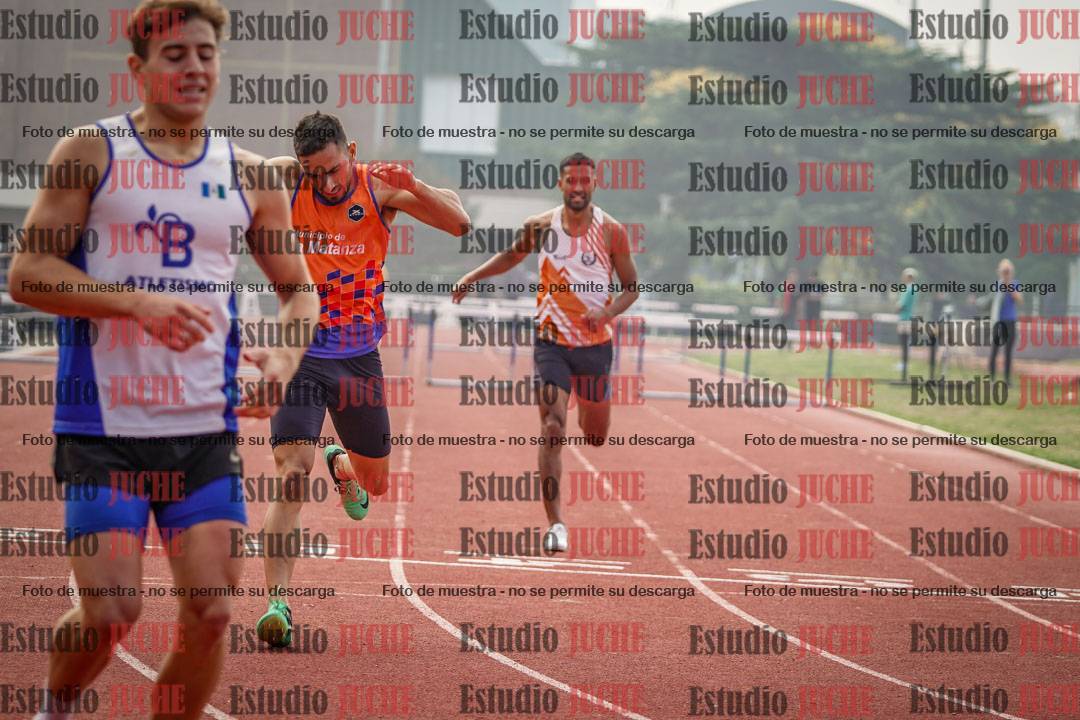 Fotos de los 400 m con vallas de varones