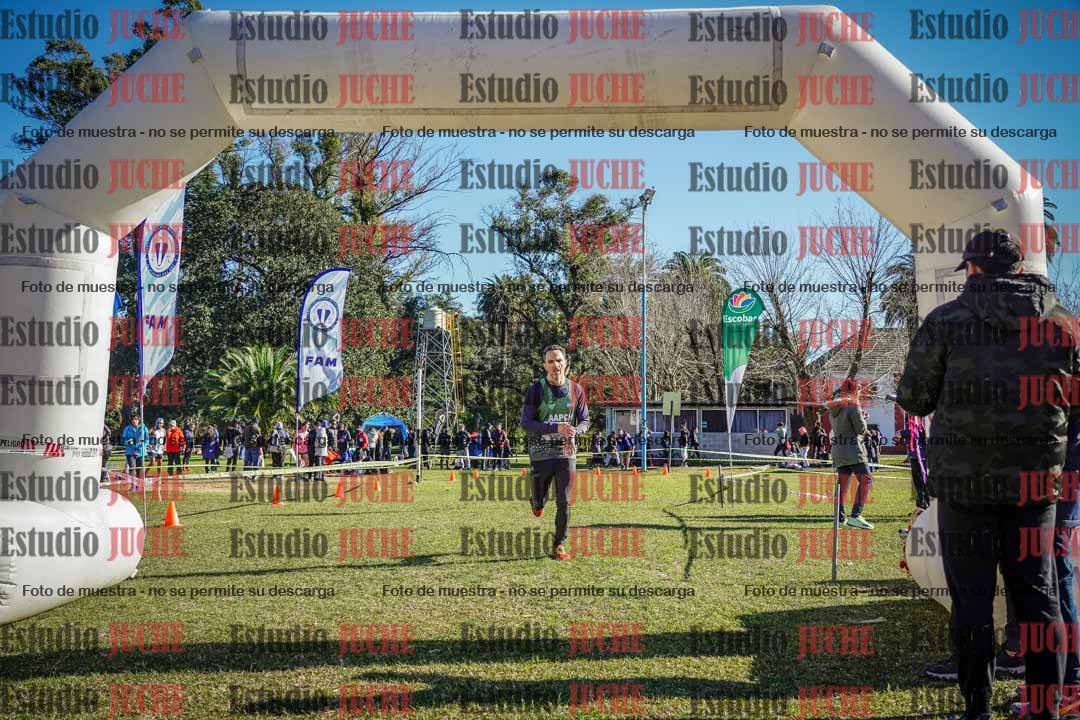 Fotos de la llegada del cross de 4000 m - varones