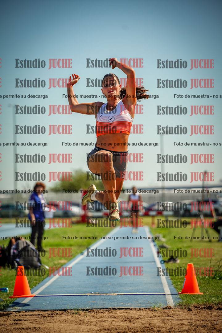 Fotos del salto en largo de mujeres - mayores