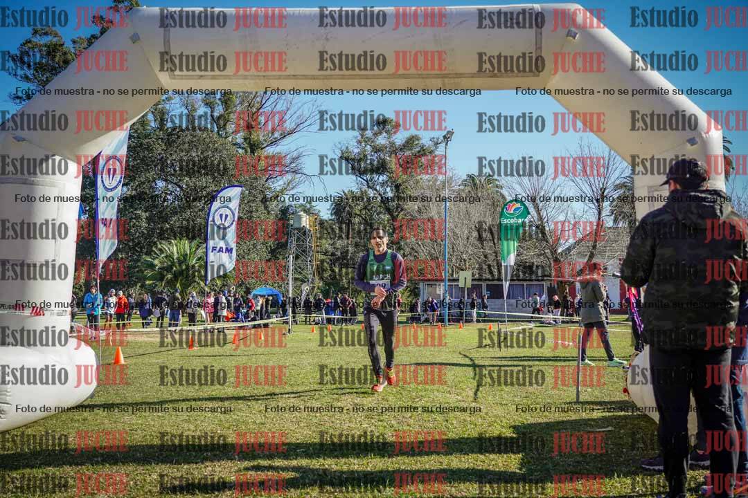 Fotos de la llegada del cross de 4000 m - varones
