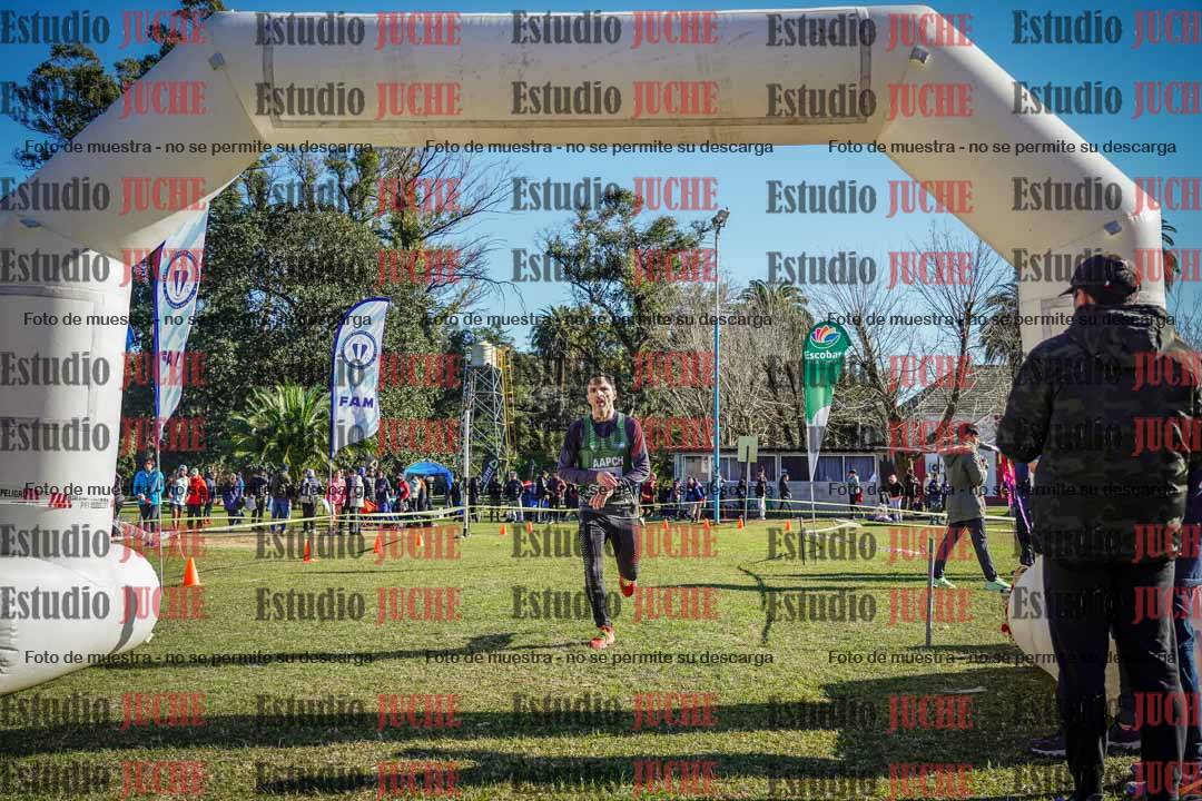Fotos de la llegada del cross de 4000 m - varones