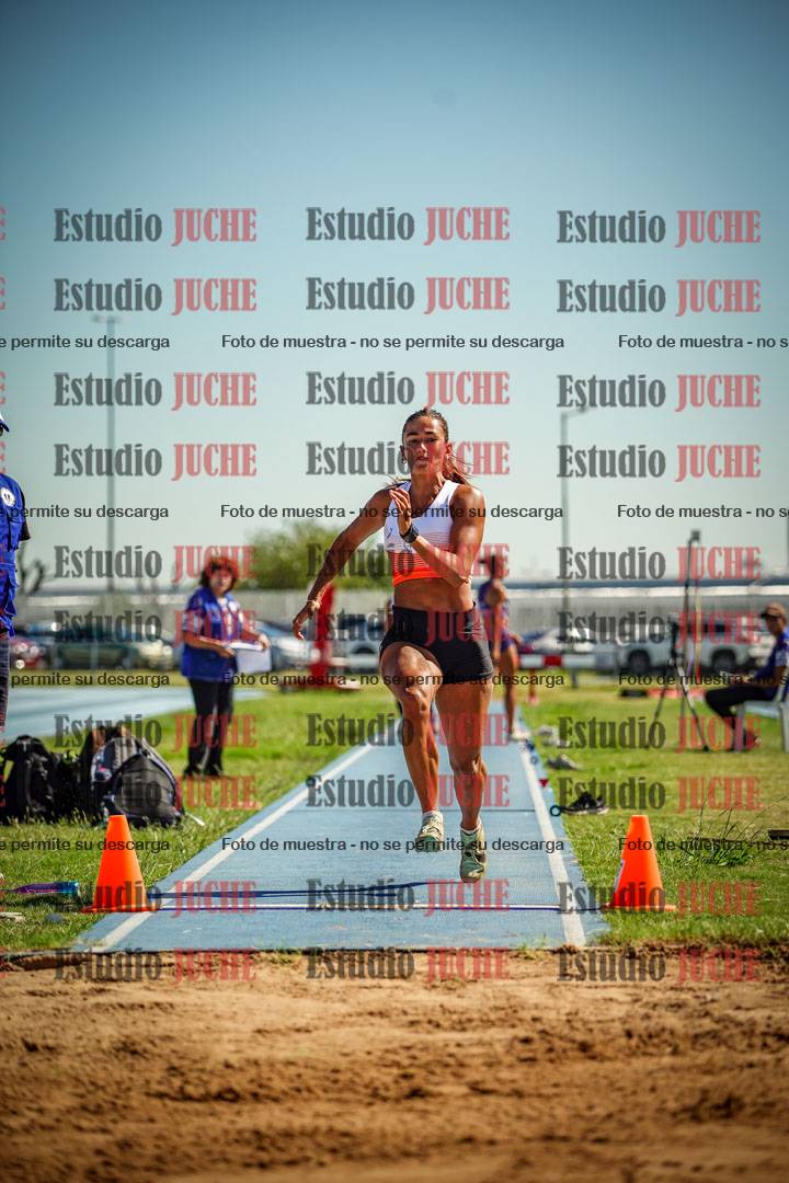 Fotos del salto en largo de mujeres - mayores