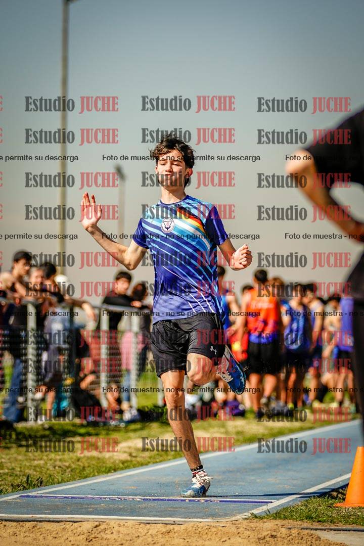 Fotos del salto en largo de varones