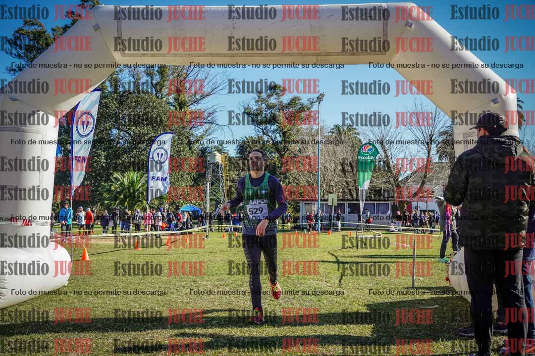 Fotos de la llegada del cross de 4000 m - varones