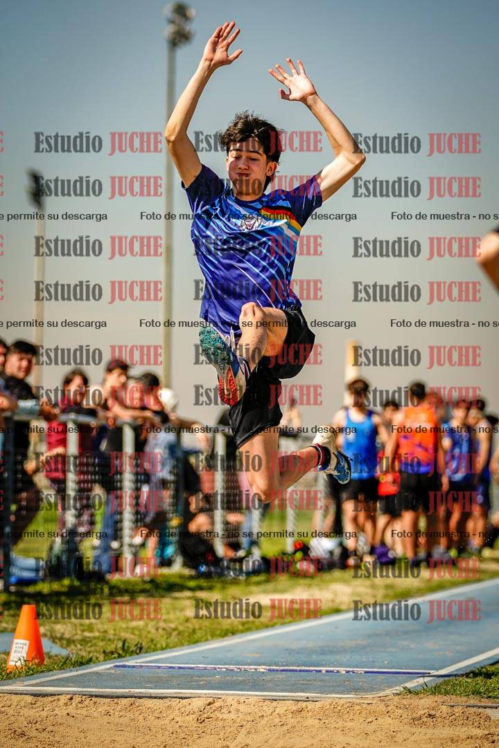 Fotos del salto en largo de varones