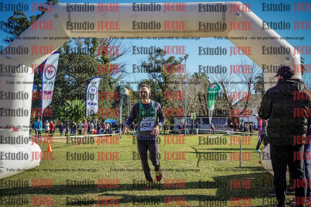 Fotos de la llegada del cross de 4000 m - varones