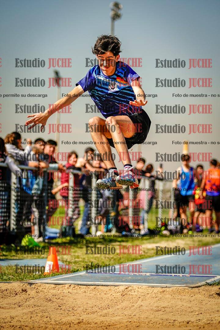 Fotos del salto en largo de varones