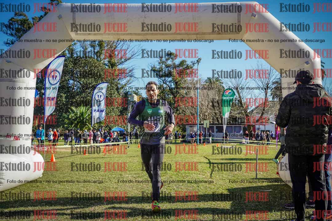 Fotos de la llegada del cross de 4000 m - varones