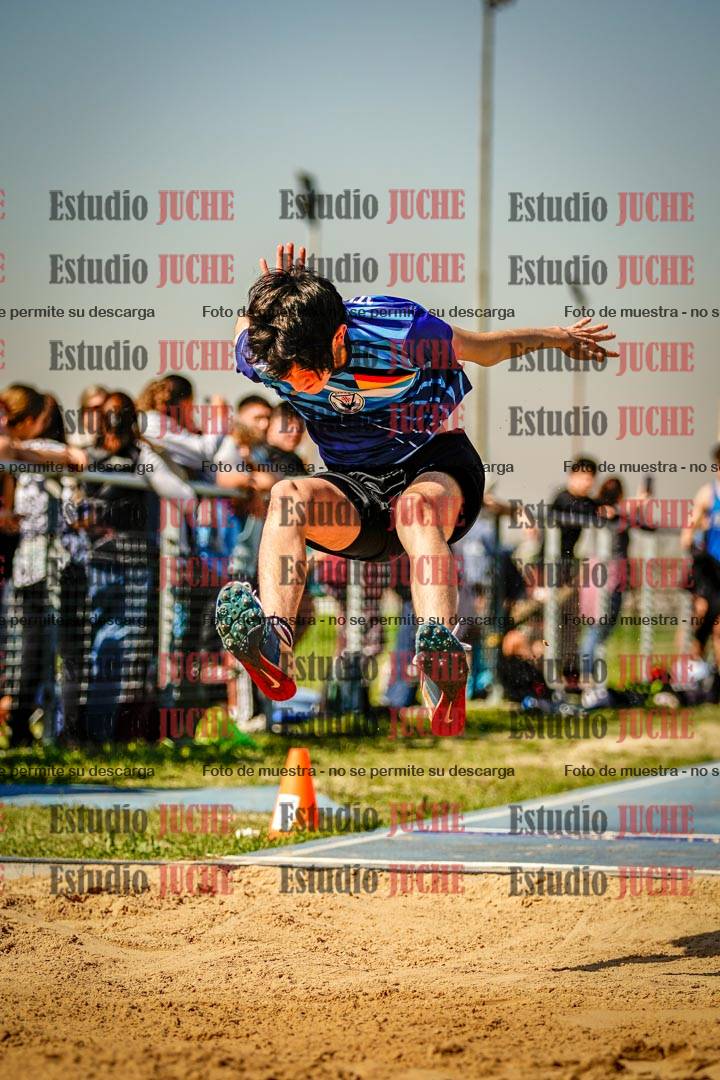 Fotos del salto en largo de varones