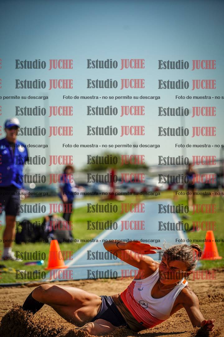 Fotos del salto en largo de mujeres - mayores