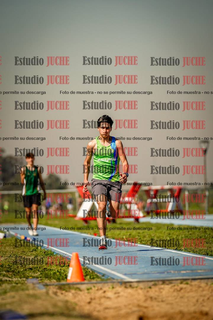 Fotos del salto en largo de varones