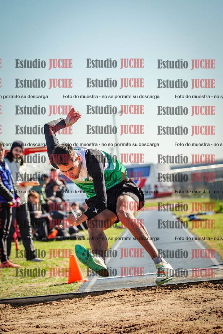 Fotos del salto en largo de varones