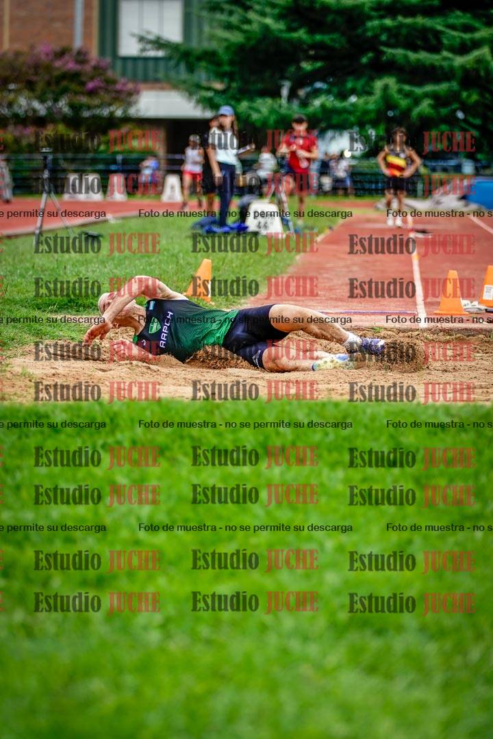 Fotos del salto en largo de varones