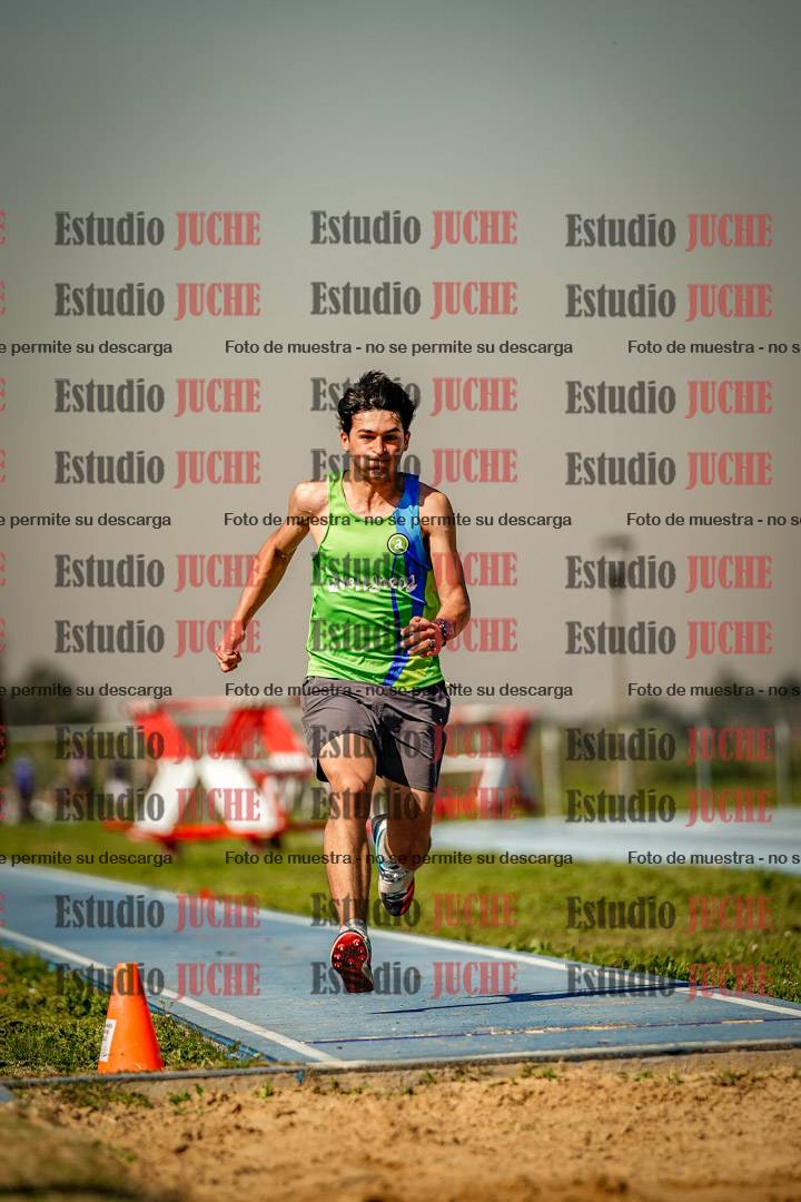 Fotos del salto en largo de varones