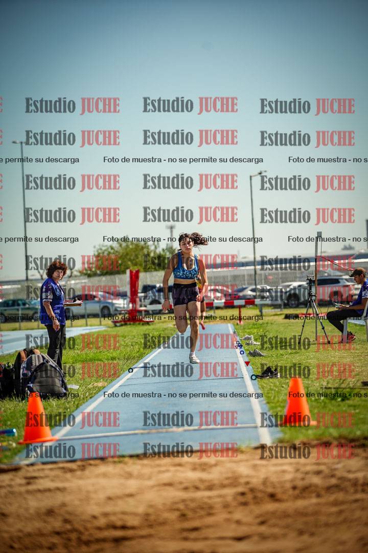 Fotos del salto en largo de mujeres - mayores