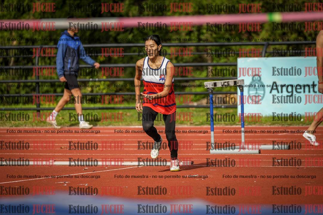 Fotos del salto en alto de mujeres