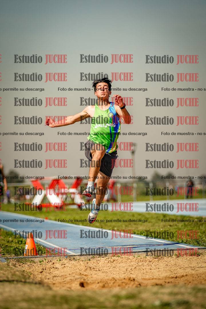Fotos del salto en largo de varones