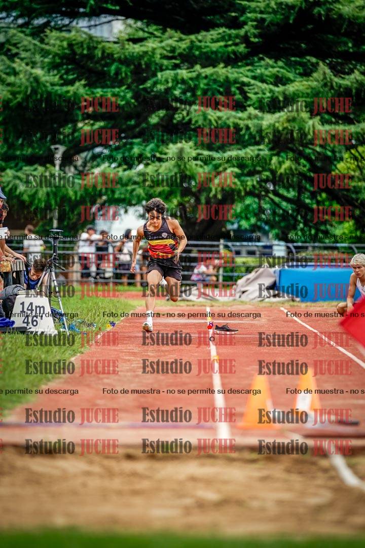 Fotos del salto en largo de varones