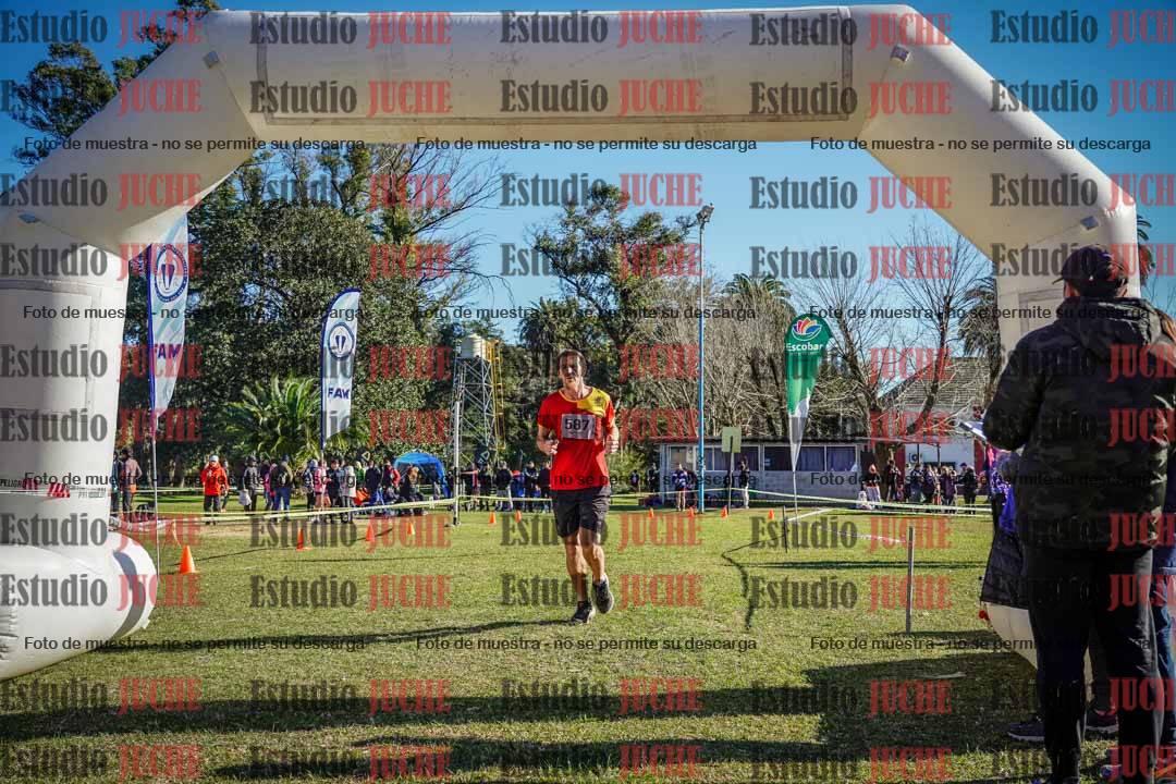 Fotos de la llegada del cross de 4000 m - varones