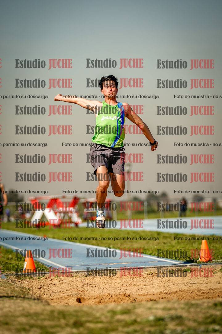 Fotos del salto en largo de varones