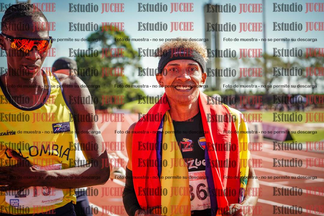 Fotos de algunos extras y podios del día 2