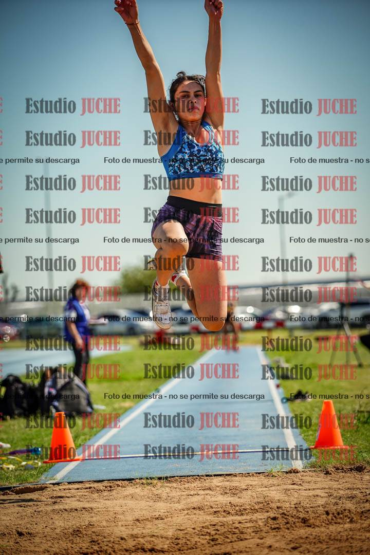 Fotos del salto en largo de mujeres - mayores